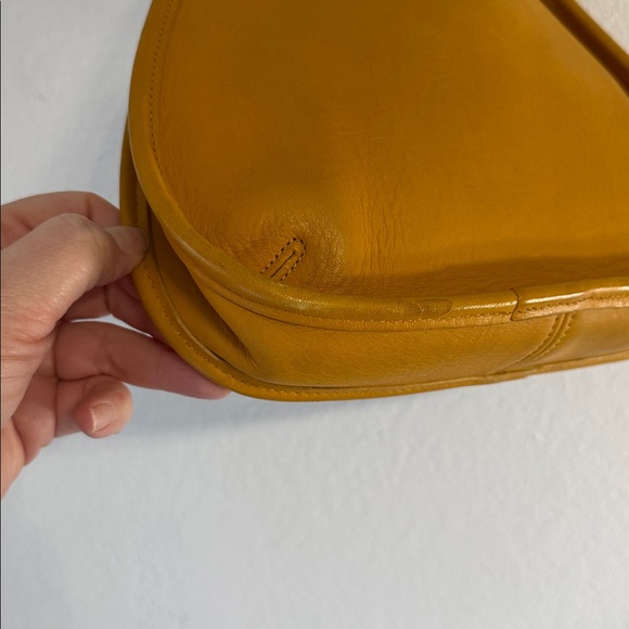 Coach Mini Yellow Ergo - Picture 5 of 10
